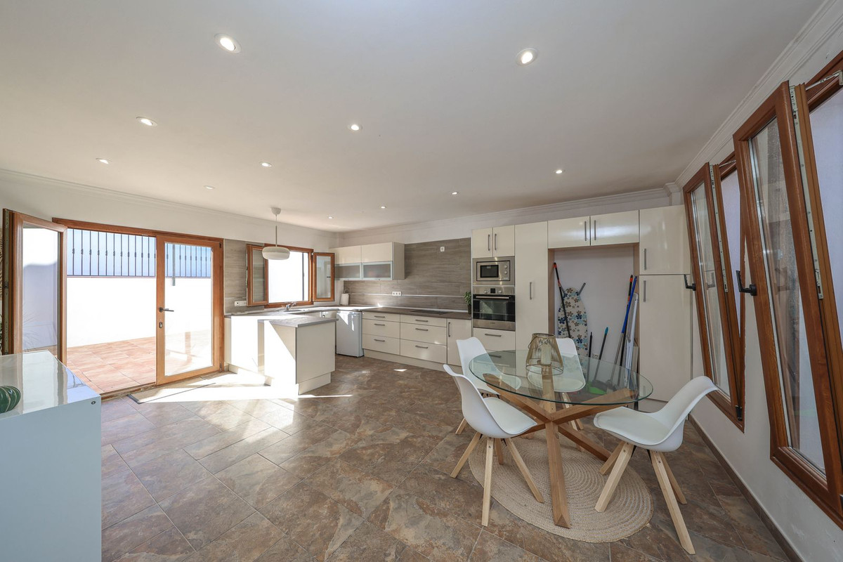 Geschakelde Woning te koop in Guaro | 4 slaapkamers H5236048