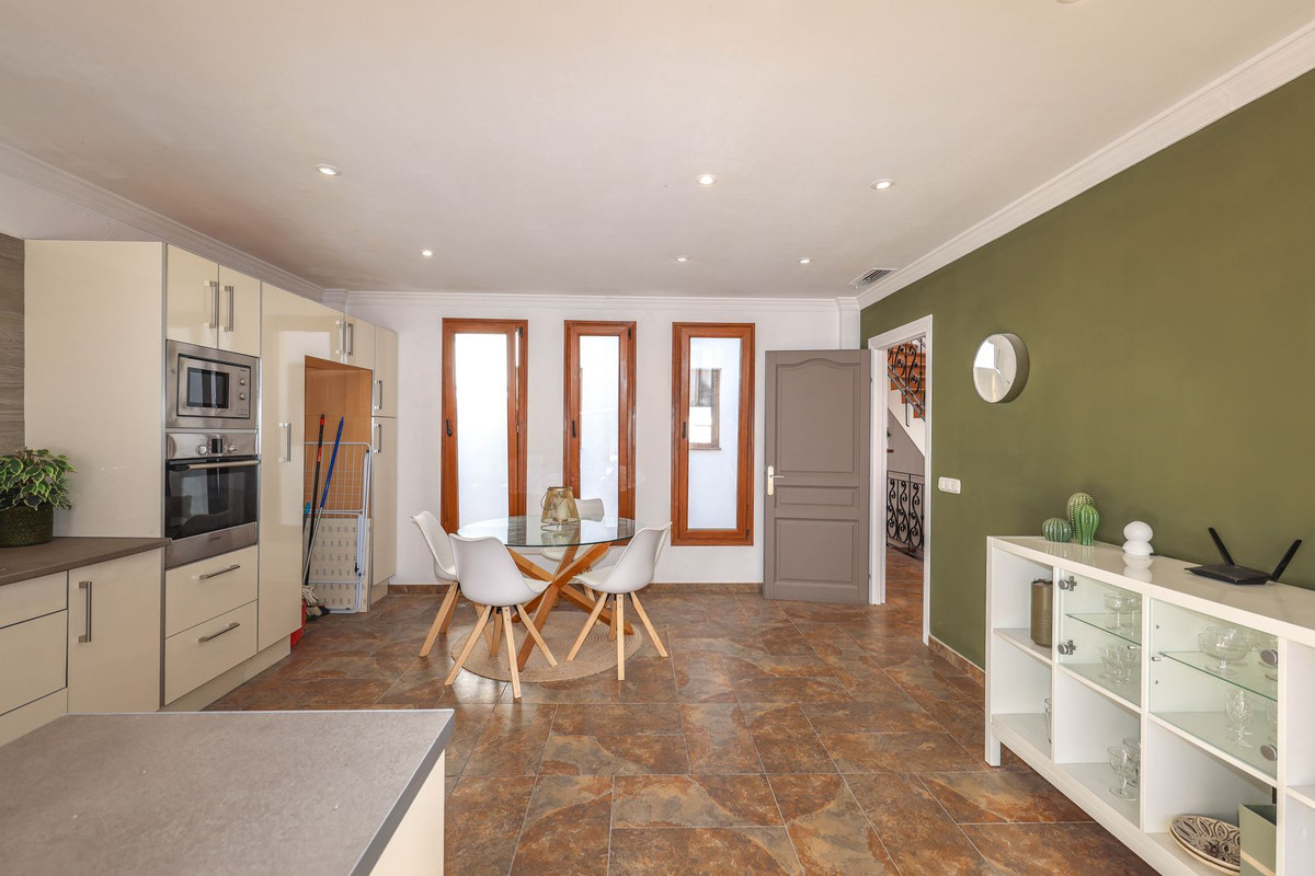 Geschakelde Woning te koop in Guaro | 4 slaapkamers H5236048