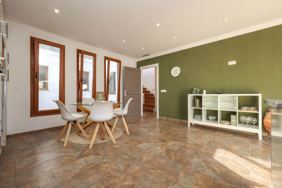 Geschakelde Woning te koop in Guaro | 4 slaapkamers H5236048