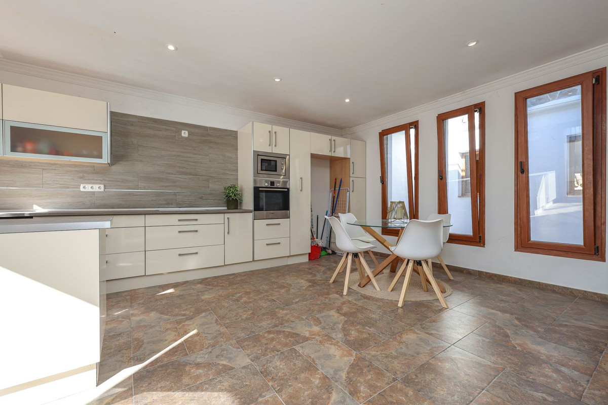 Geschakelde Woning te koop in Guaro | 4 slaapkamers H5236048