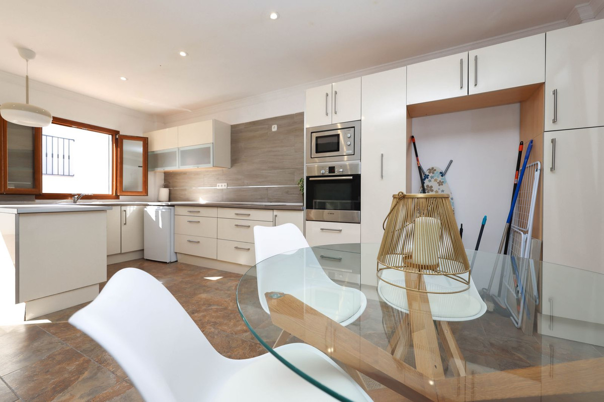 Geschakelde Woning te koop in Guaro | 4 slaapkamers H5236048