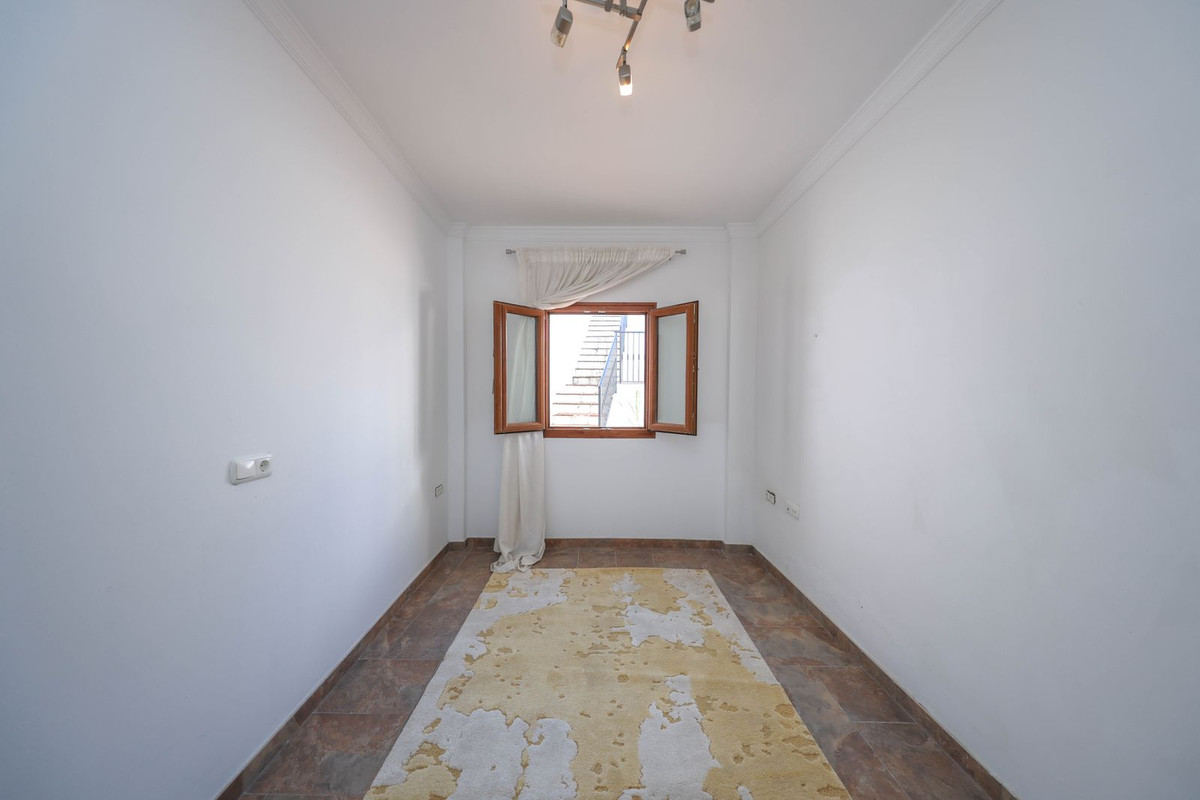 Geschakelde Woning te koop in Guaro | 4 slaapkamers H5236048