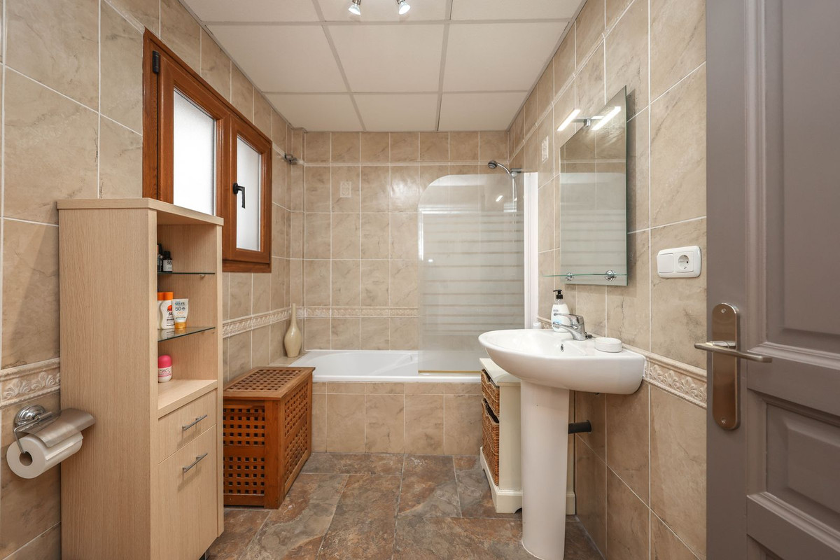 Geschakelde Woning te koop in Guaro | 4 slaapkamers H5236048