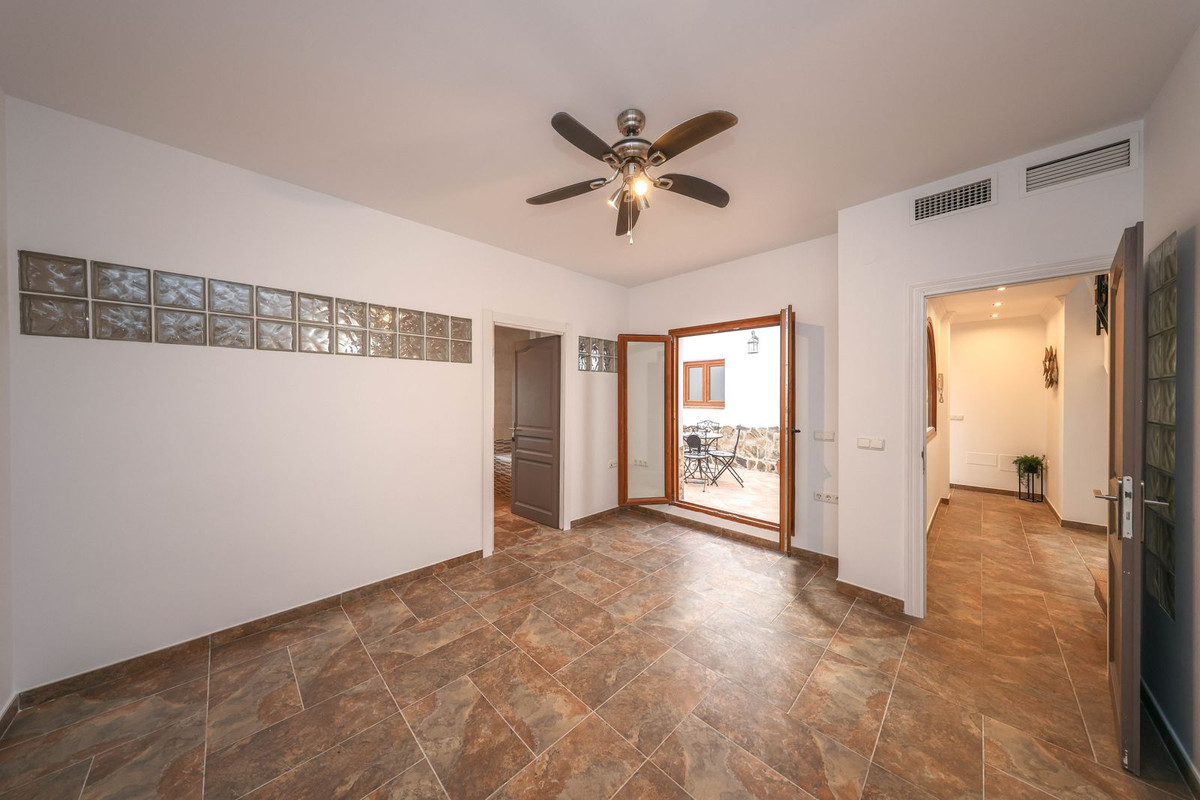 Geschakelde Woning te koop in Guaro | 4 slaapkamers H5236048