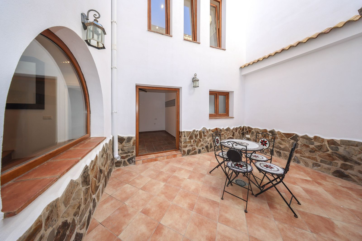 Geschakelde Woning te koop in Guaro | 4 slaapkamers H5236048