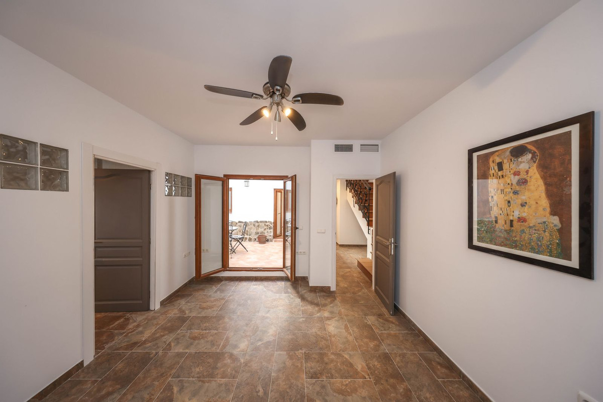 Geschakelde Woning te koop in Guaro | 4 slaapkamers H5236048