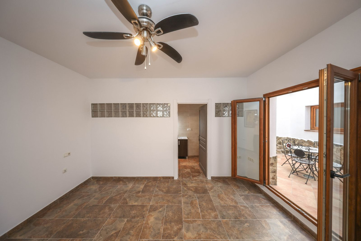 Geschakelde Woning te koop in Guaro | 4 slaapkamers H5236048