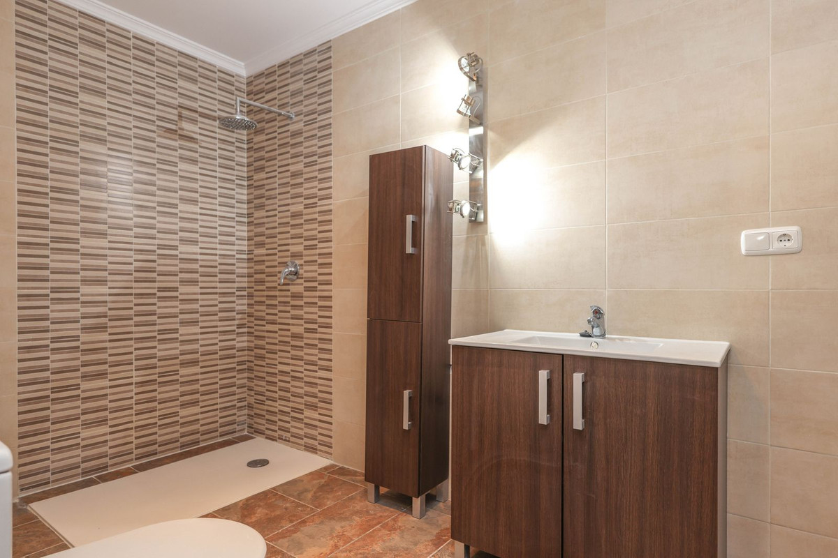 Geschakelde Woning te koop in Guaro | 4 slaapkamers H5236048