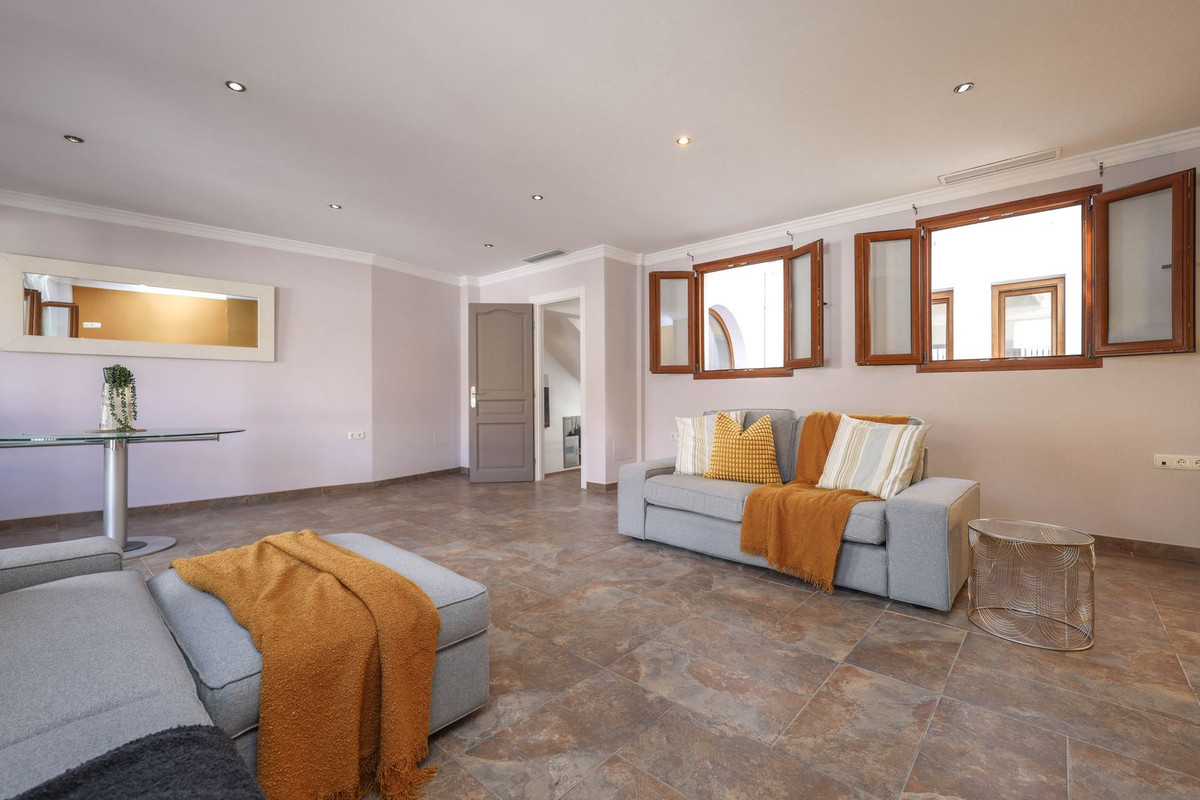 Geschakelde Woning te koop in Guaro | 4 slaapkamers H5236048