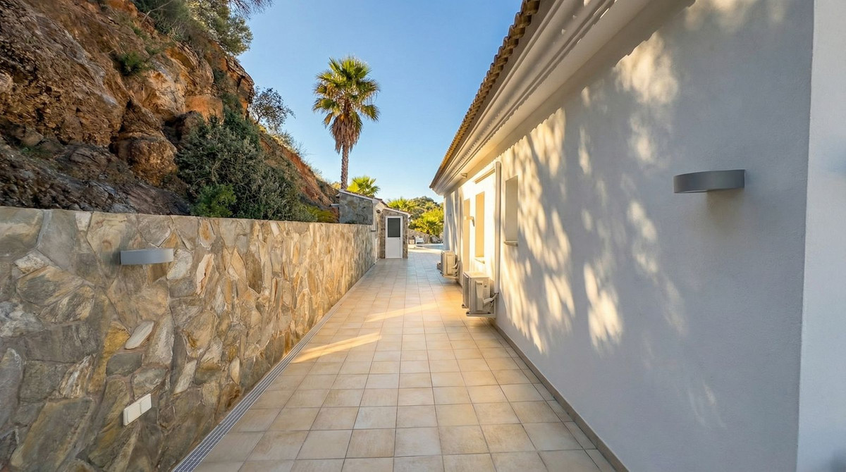 Vrijstaande Villa te koop in Guaro | 4 slaapkamers H5387761