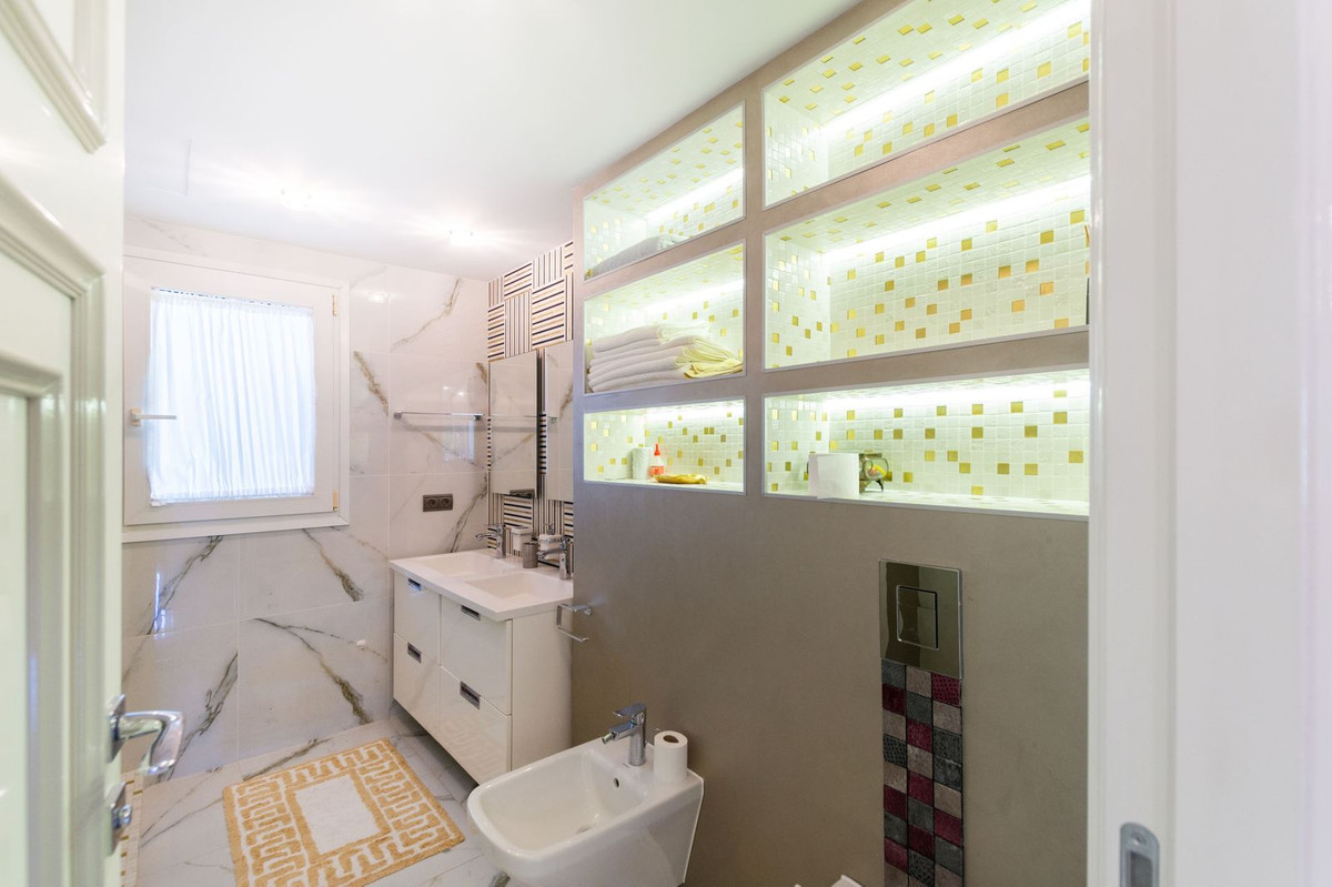 Huis te koop in Hacienda Las Chapas | 6 slaapkamers H3797722