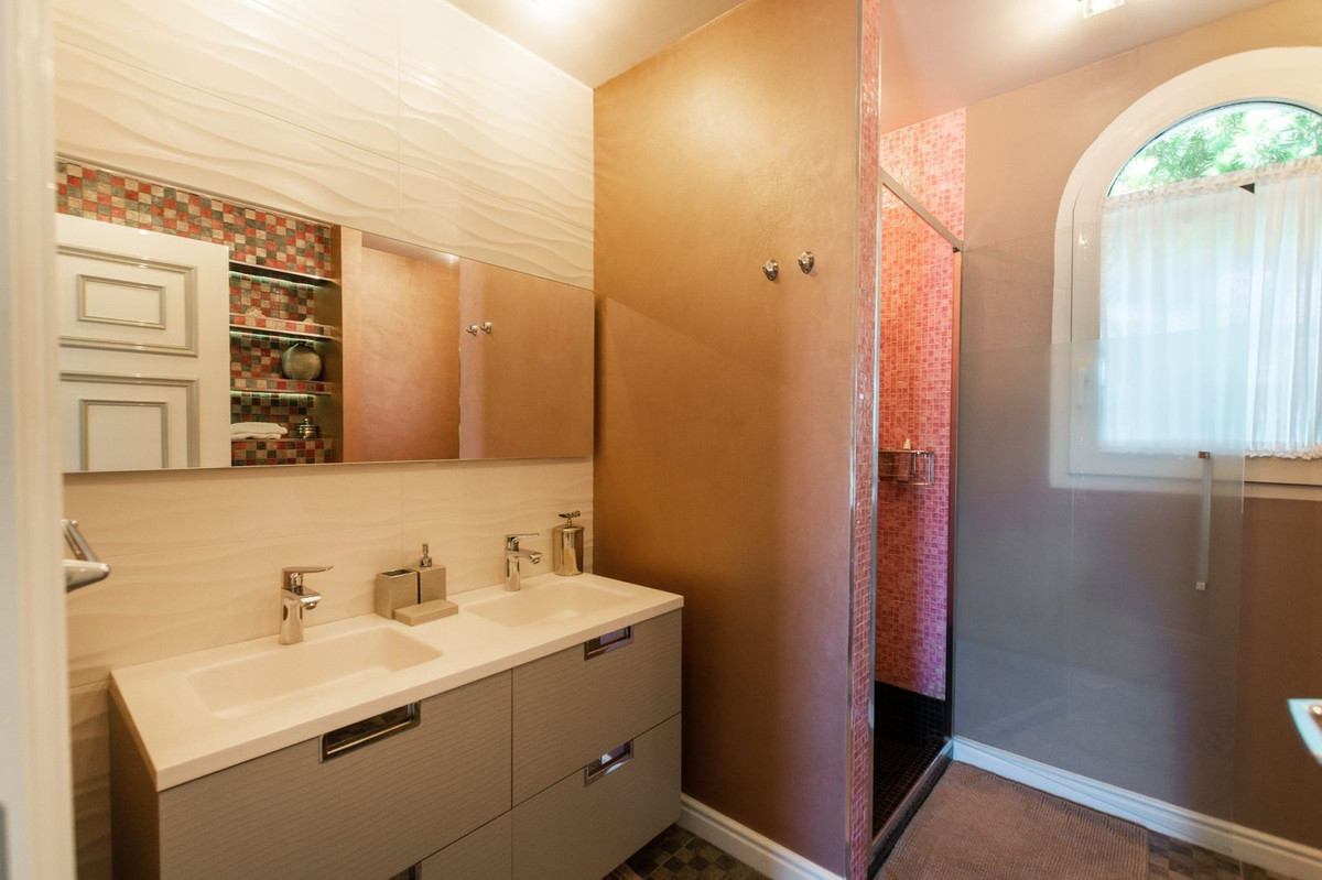 Huis te koop in Hacienda Las Chapas | 6 slaapkamers H3797722