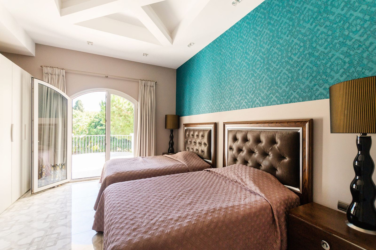 Huis te koop in Hacienda Las Chapas | 6 slaapkamers H3797722