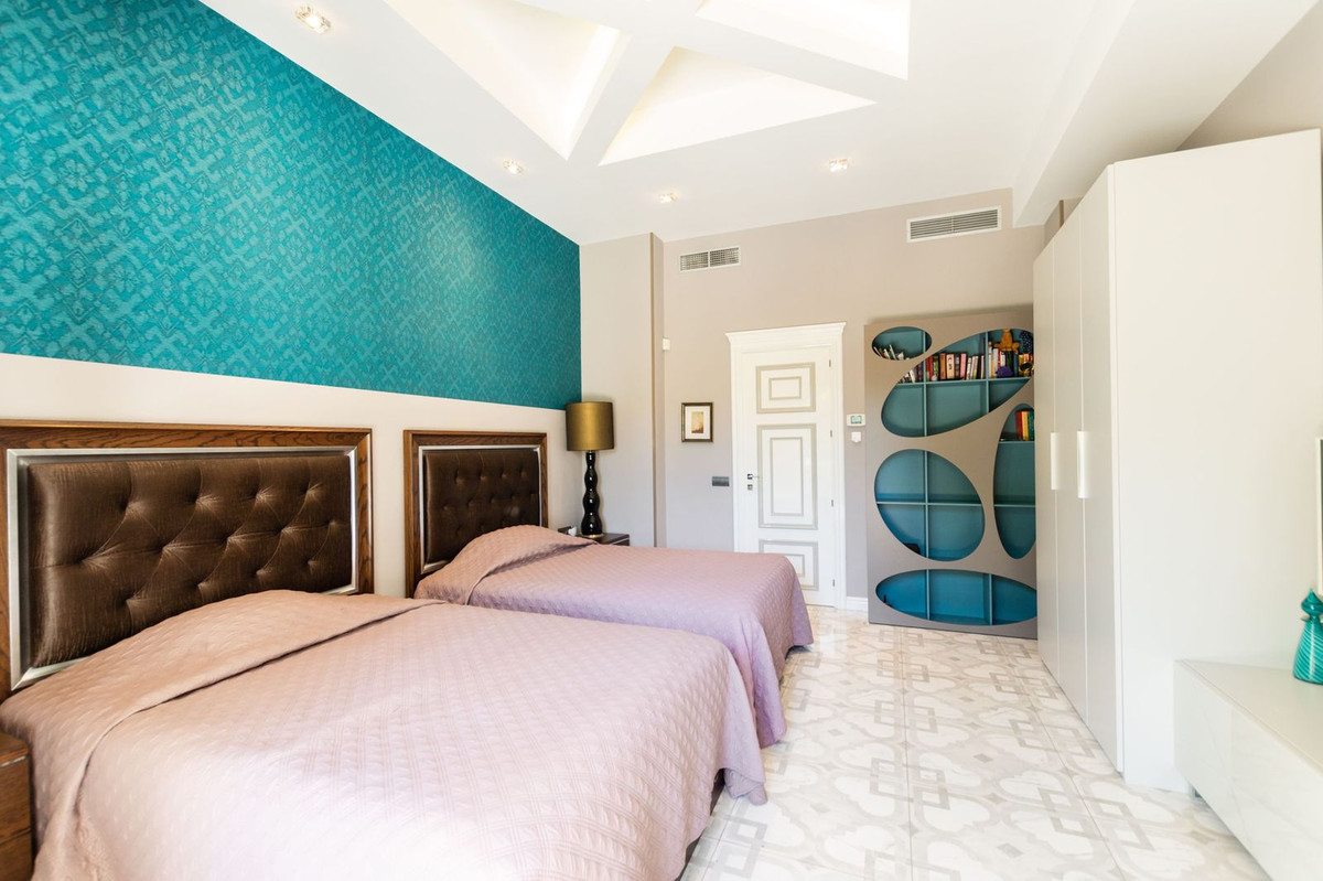 Huis te koop in Hacienda Las Chapas | 6 slaapkamers H3797722