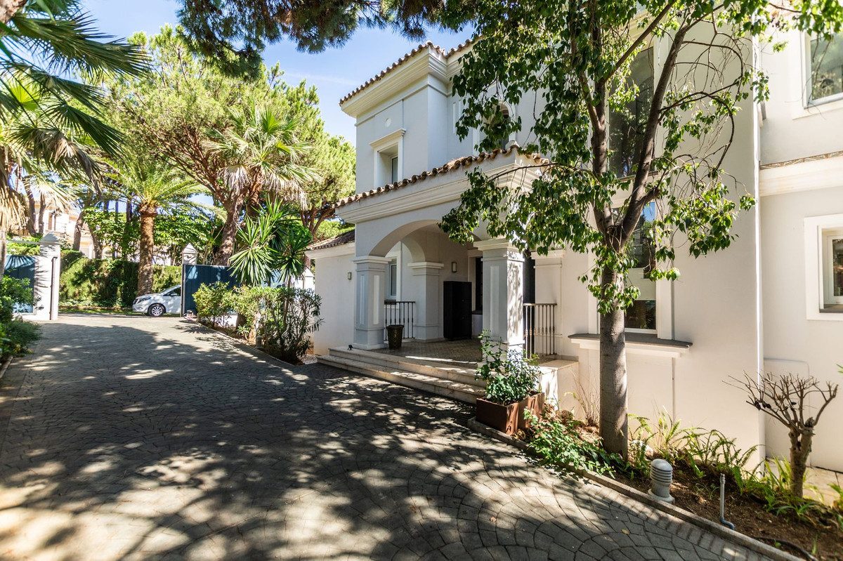 Huis te koop in Hacienda Las Chapas | 6 slaapkamers H3797722