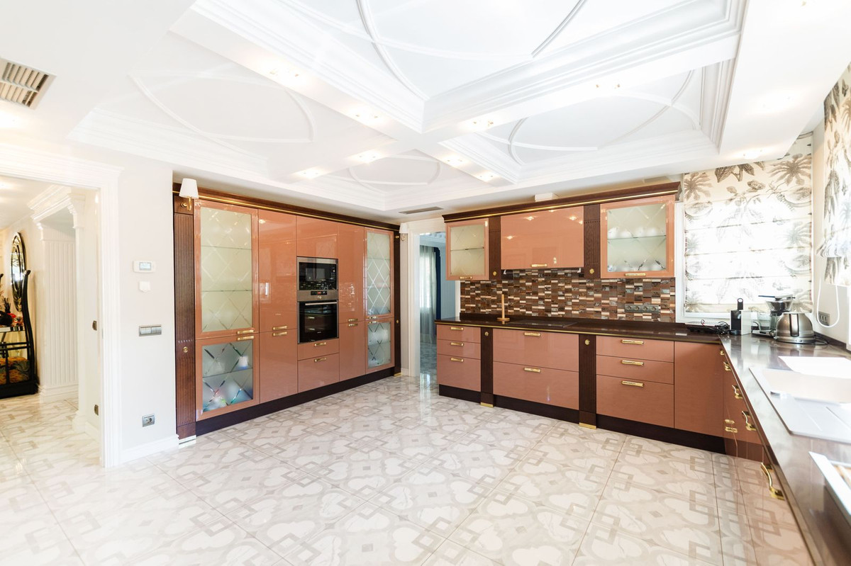 Huis te koop in Hacienda Las Chapas | 6 slaapkamers H3797722