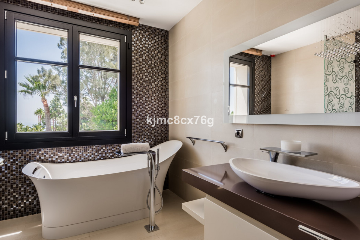 House for sale in Hacienda Las Chapas | 7 bedrooms H3849802