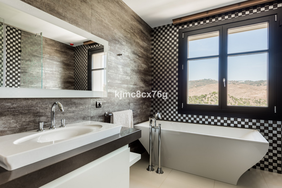 House for sale in Hacienda Las Chapas | 7 bedrooms H3849802