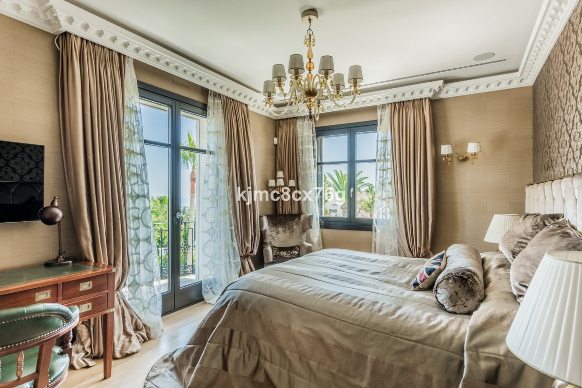 House for sale in Hacienda Las Chapas | 7 bedrooms H3849802