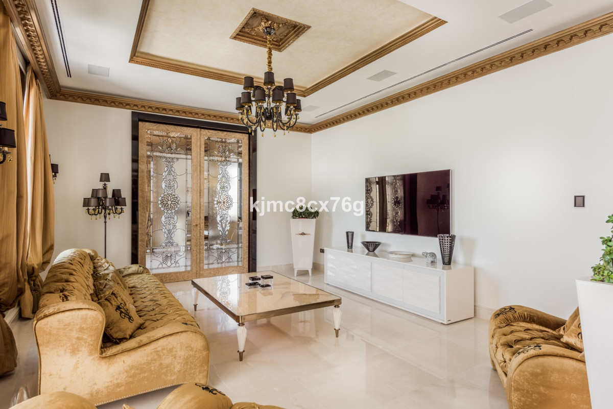 House for sale in Hacienda Las Chapas | 7 bedrooms H3849802