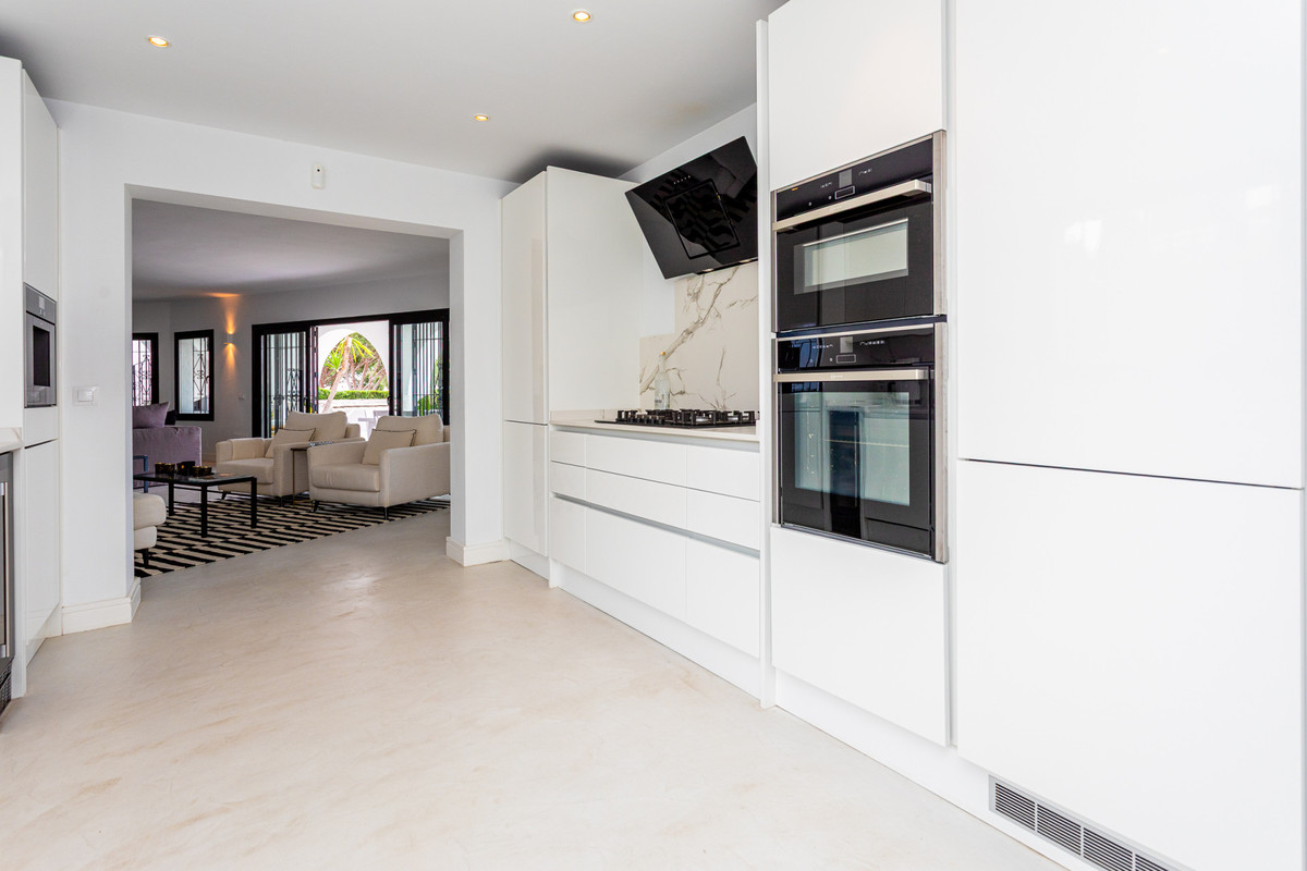 Huis te koop in Hacienda Las Chapas | 6 slaapkamers H5049001