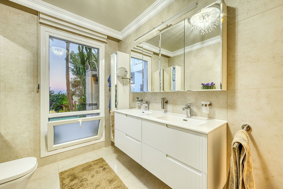 Huis te koop in Hacienda Las Chapas | 6 slaapkamers H5226580