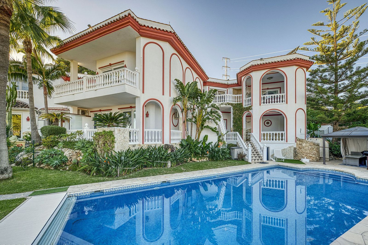 Huis te koop in Hacienda Las Chapas | 6 slaapkamers H5226580