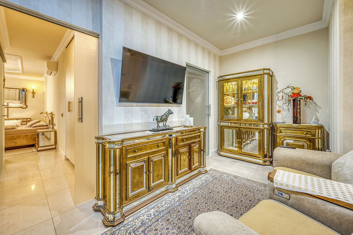Huis te koop in Hacienda Las Chapas | 6 slaapkamers H5226580