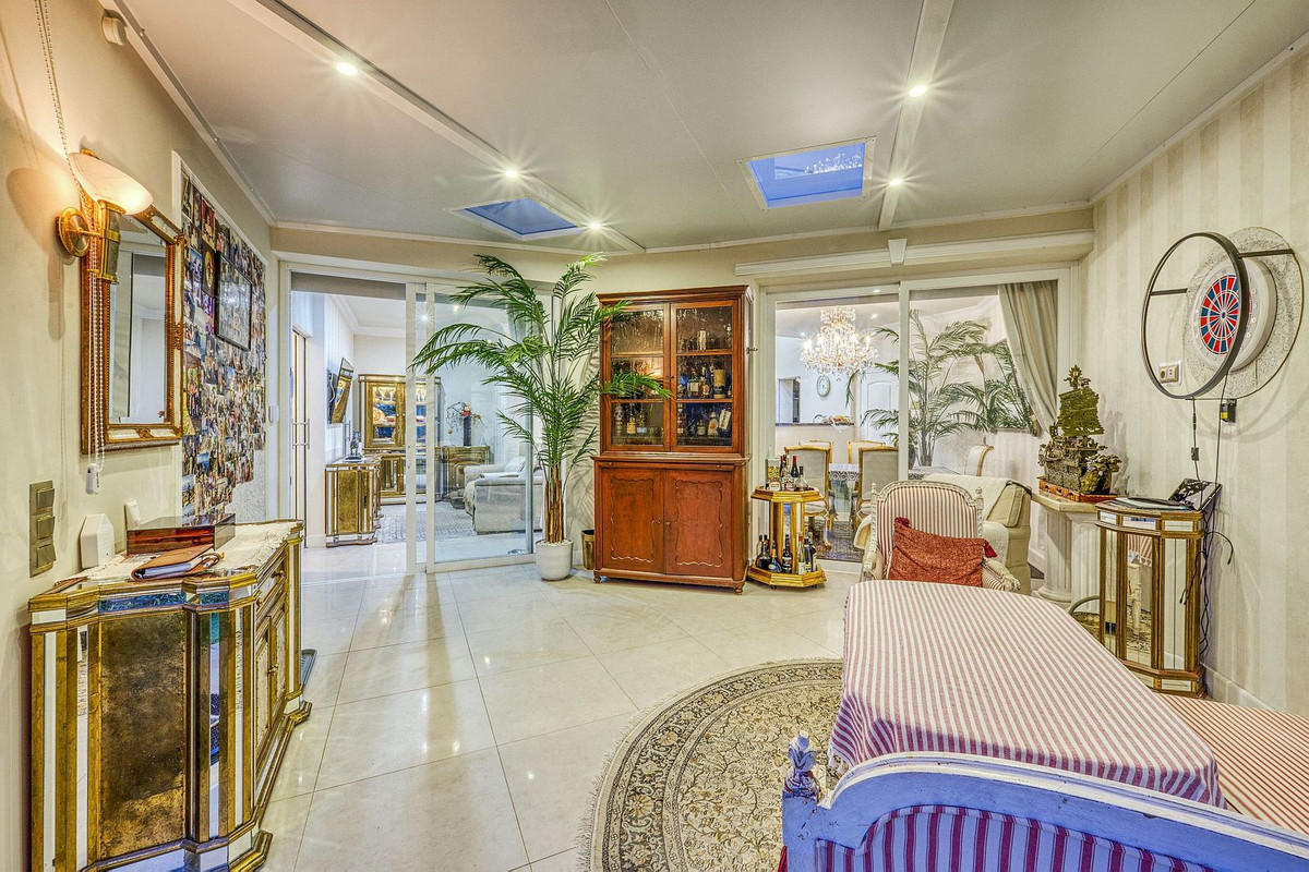 Huis te koop in Hacienda Las Chapas | 6 slaapkamers H5226580