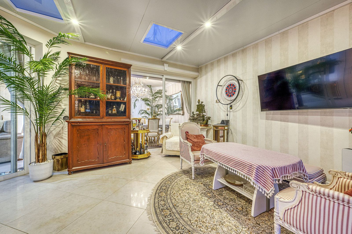 Huis te koop in Hacienda Las Chapas | 6 slaapkamers H5226580