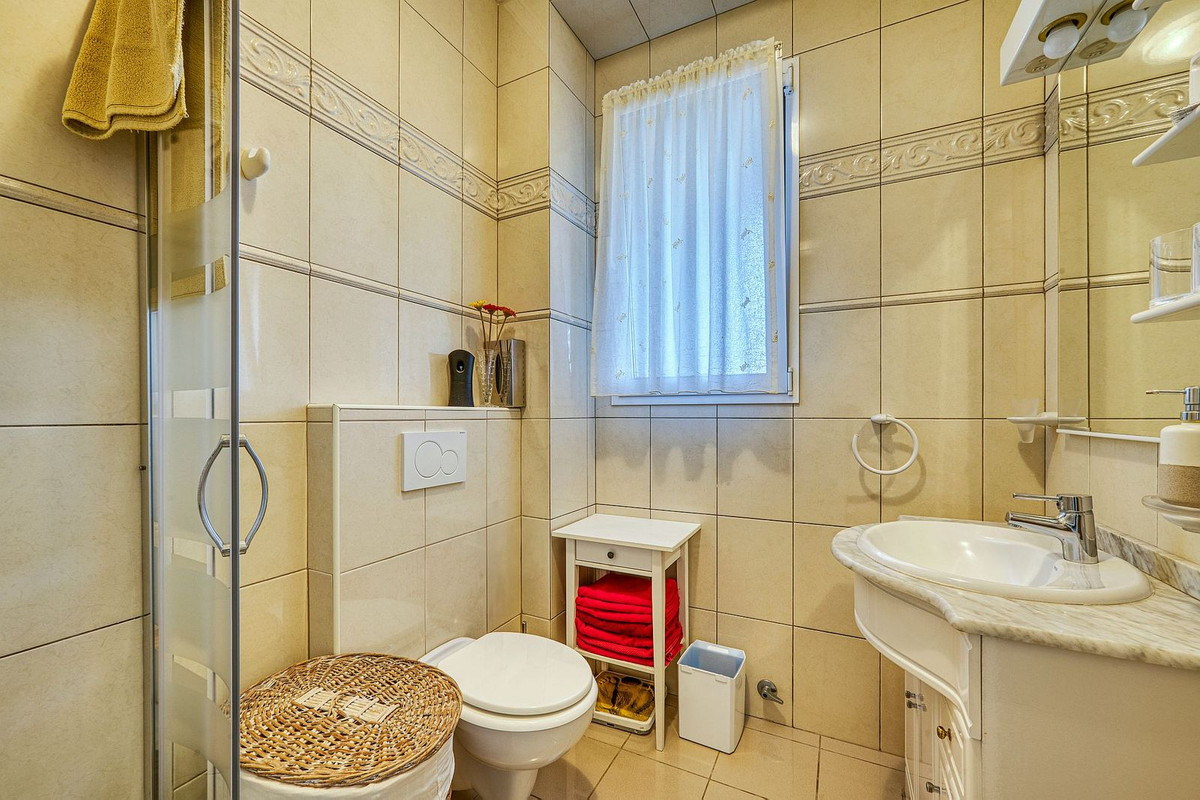Huis te koop in Hacienda Las Chapas | 6 slaapkamers H5226580