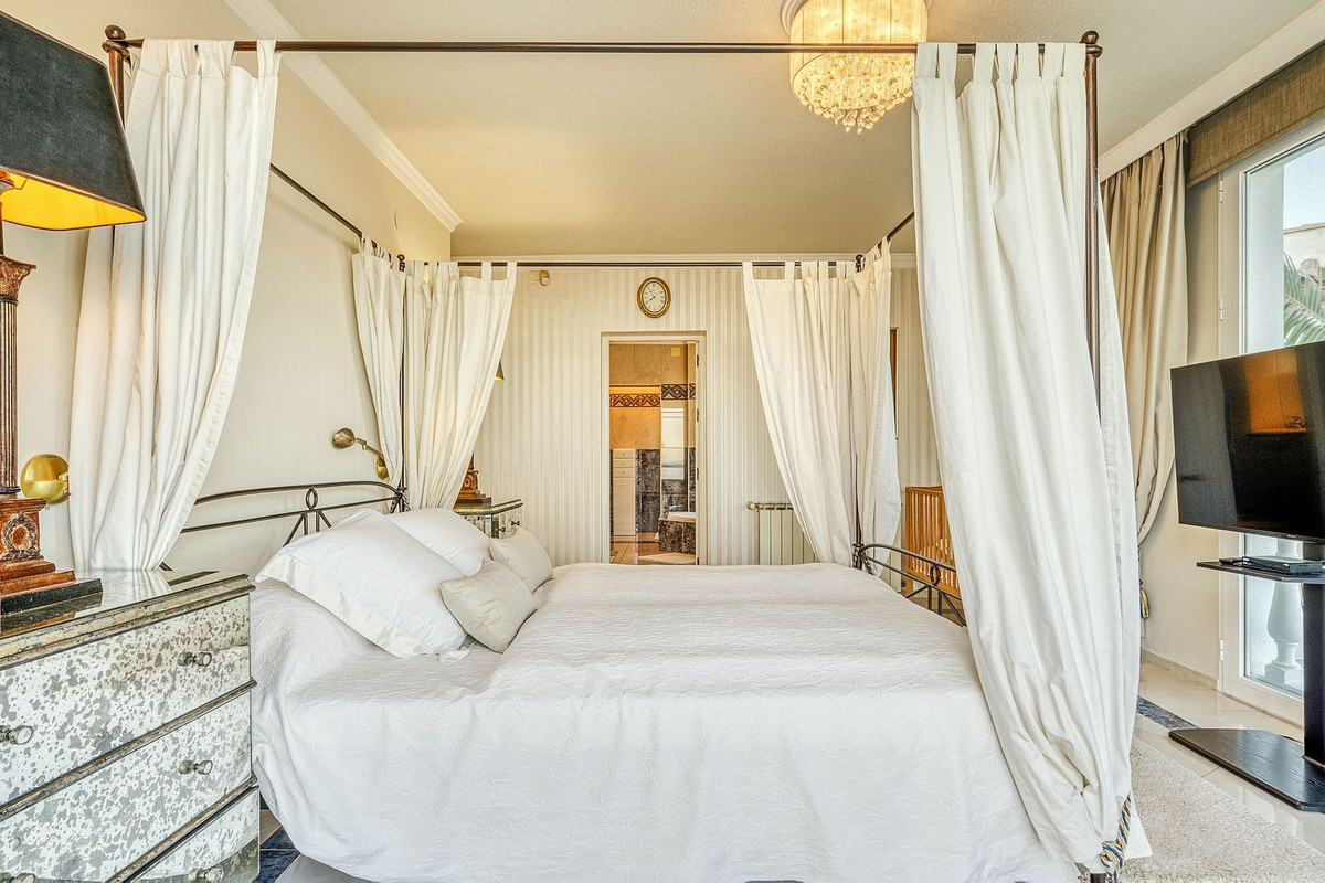 Huis te koop in Hacienda Las Chapas | 6 slaapkamers H5226580