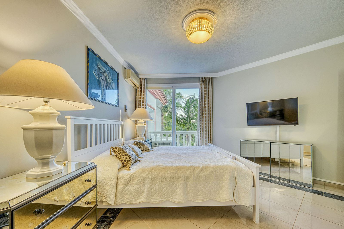 Huis te koop in Hacienda Las Chapas | 6 slaapkamers H5226580
