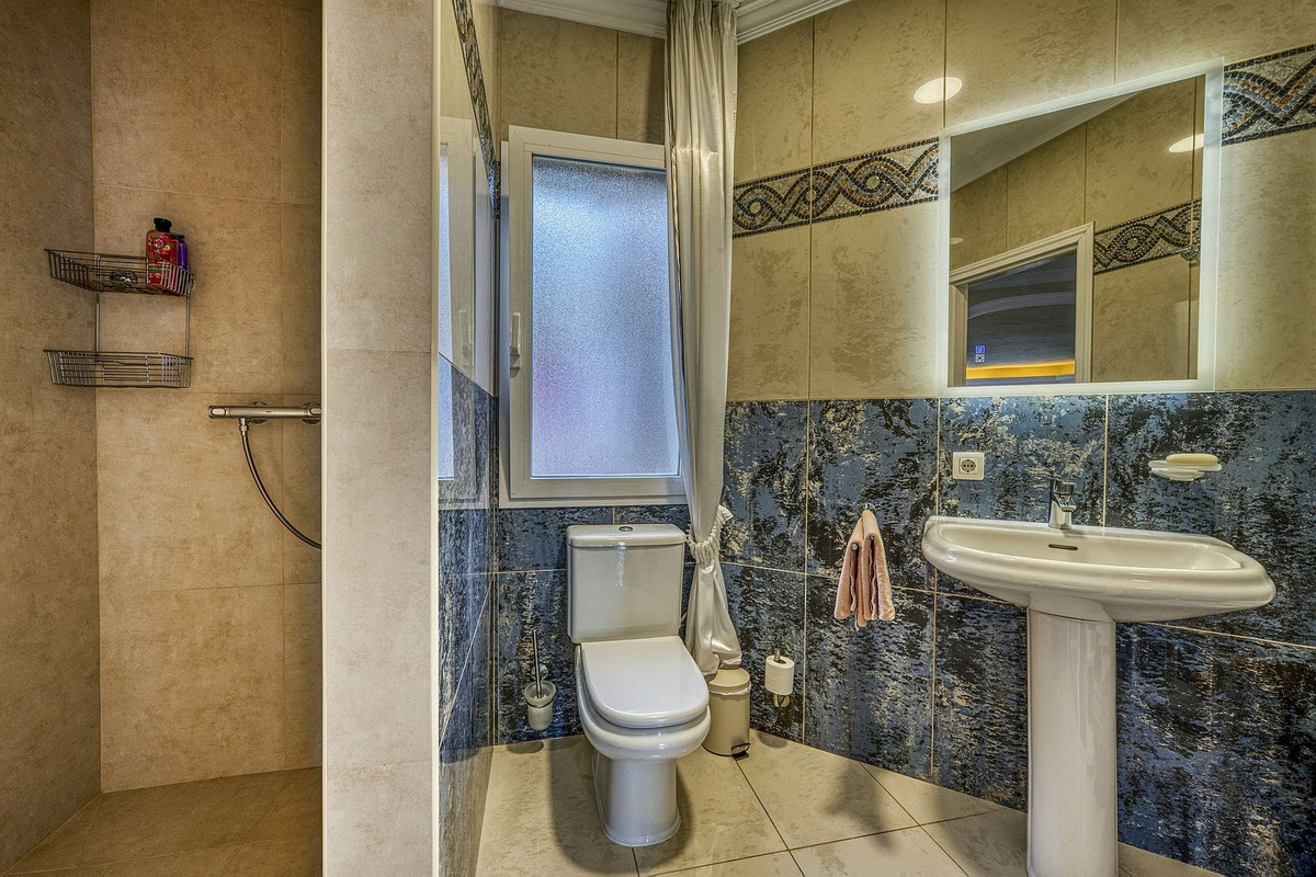 Huis te koop in Hacienda Las Chapas | 6 slaapkamers H5226580