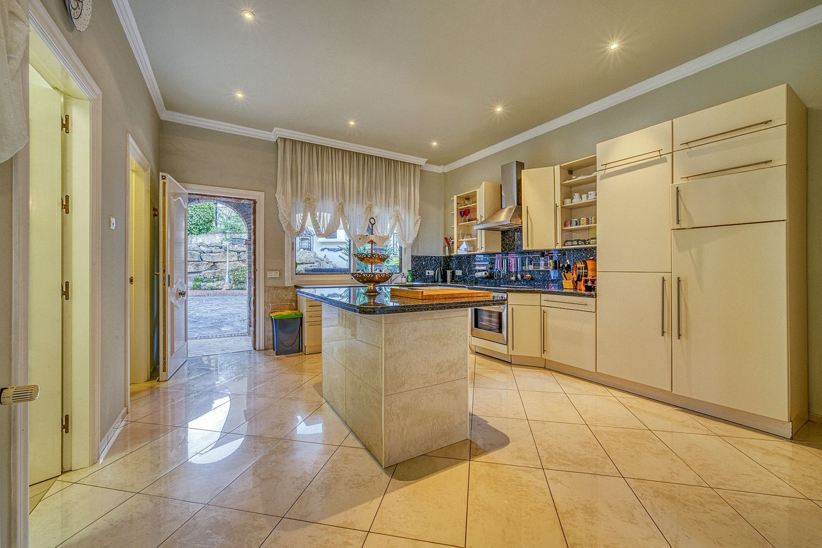Huis te koop in Hacienda Las Chapas | 6 slaapkamers H5226580