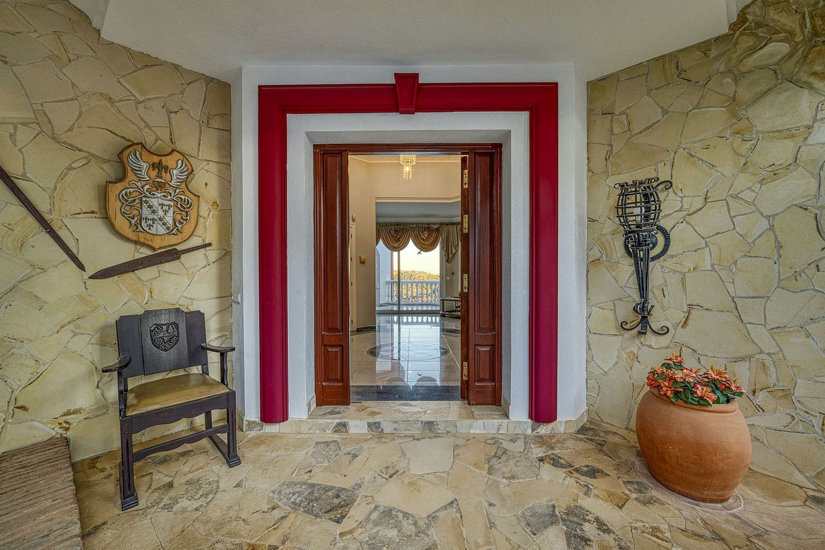 Huis te koop in Hacienda Las Chapas | 6 slaapkamers H5226580
