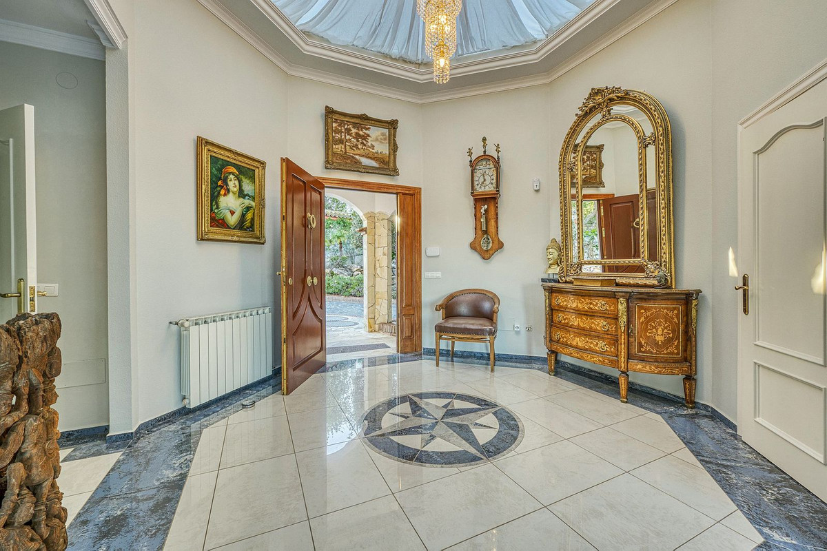 Huis te koop in Hacienda Las Chapas | 6 slaapkamers H5226580