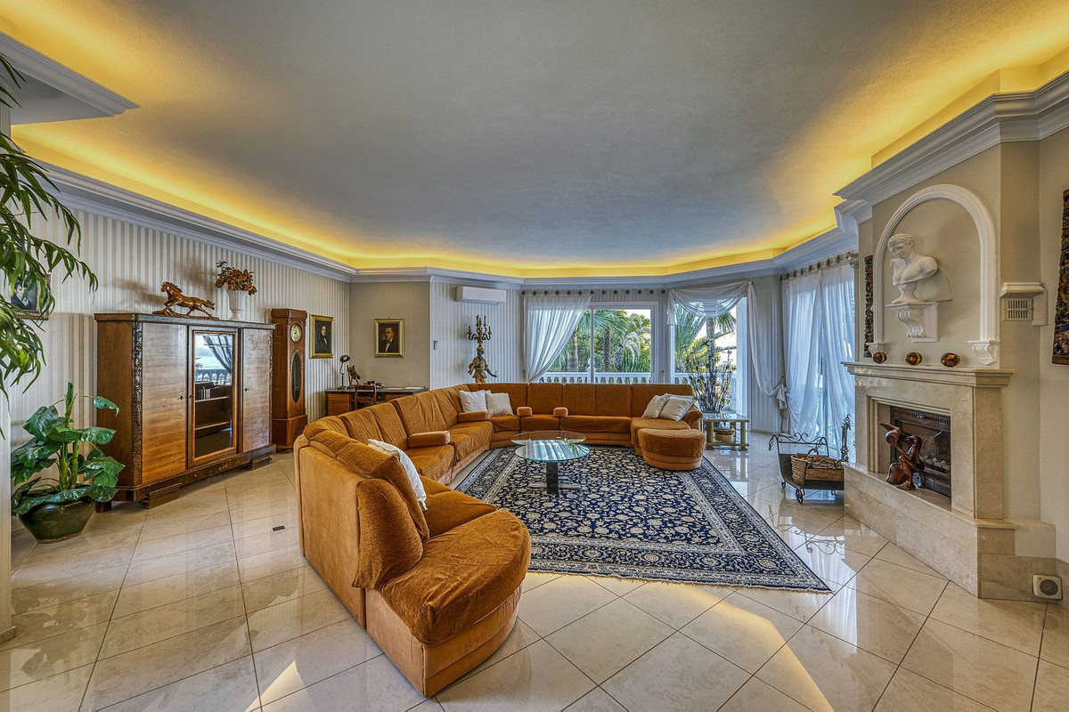 Huis te koop in Hacienda Las Chapas | 6 slaapkamers H5226580