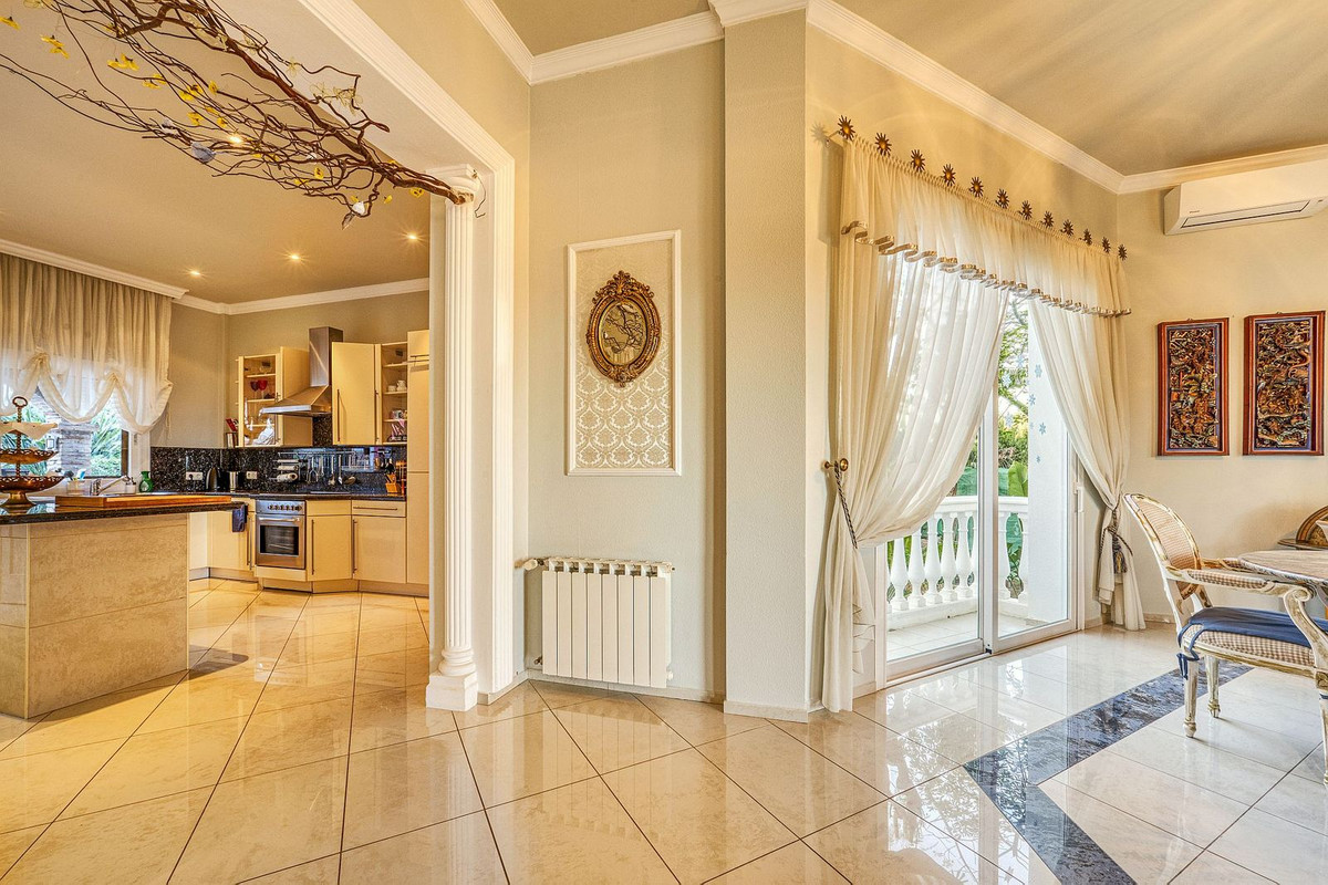 Huis te koop in Hacienda Las Chapas | 6 slaapkamers H5226580