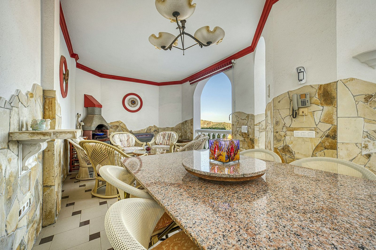 Huis te koop in Hacienda Las Chapas | 6 slaapkamers H5226580