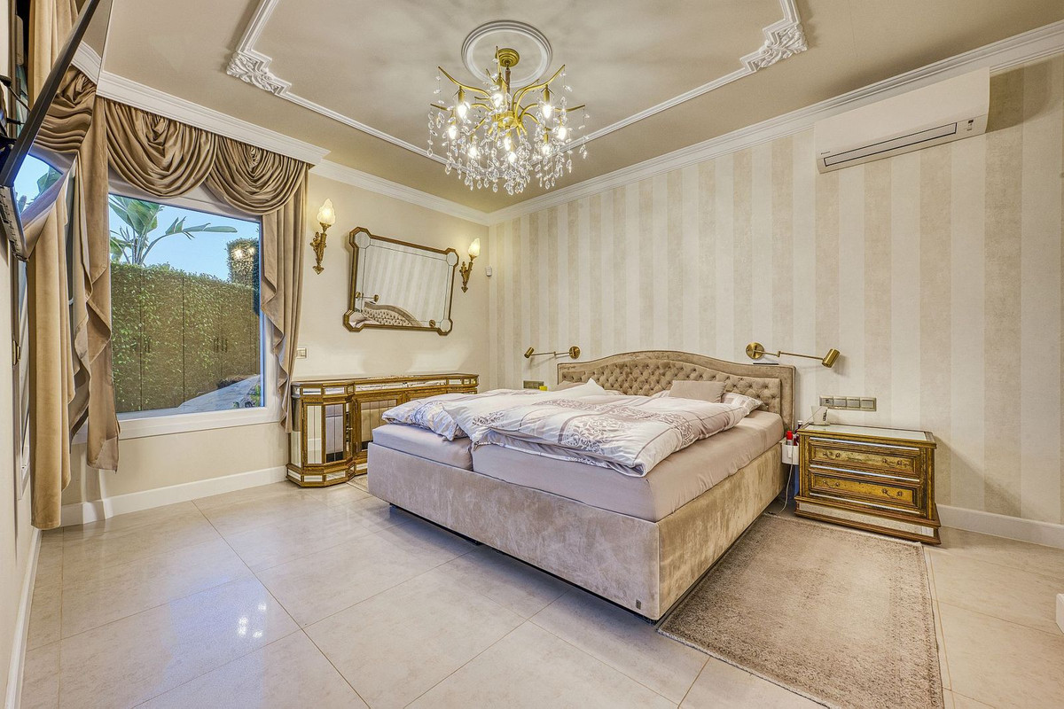 Huis te koop in Hacienda Las Chapas | 6 slaapkamers H5226580