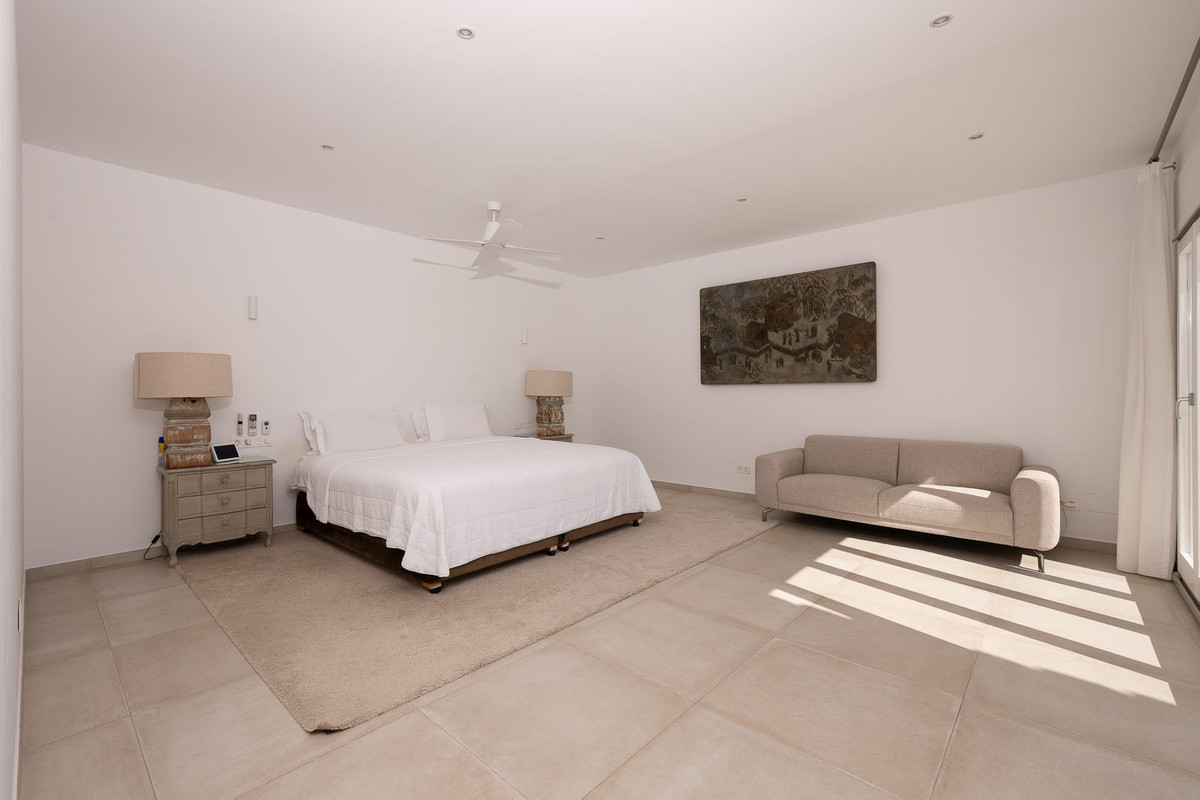 Huis te koop in Hacienda Las Chapas | 9 slaapkamers H5308135