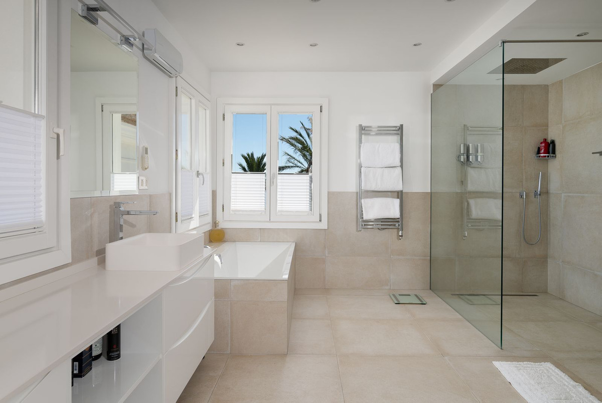 Huis te koop in Hacienda Las Chapas | 9 slaapkamers H5308135