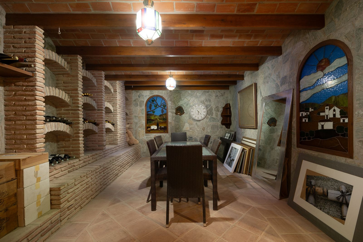 Huis te koop in Hacienda Las Chapas | 9 slaapkamers H5308135