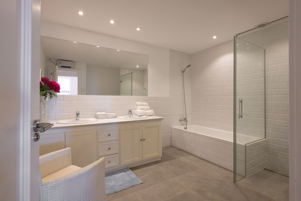 Huis te koop in Hacienda Las Chapas | 9 slaapkamers H5308135