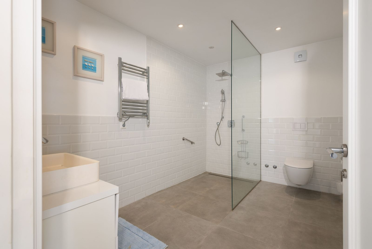 Huis te koop in Hacienda Las Chapas | 9 slaapkamers H5308135