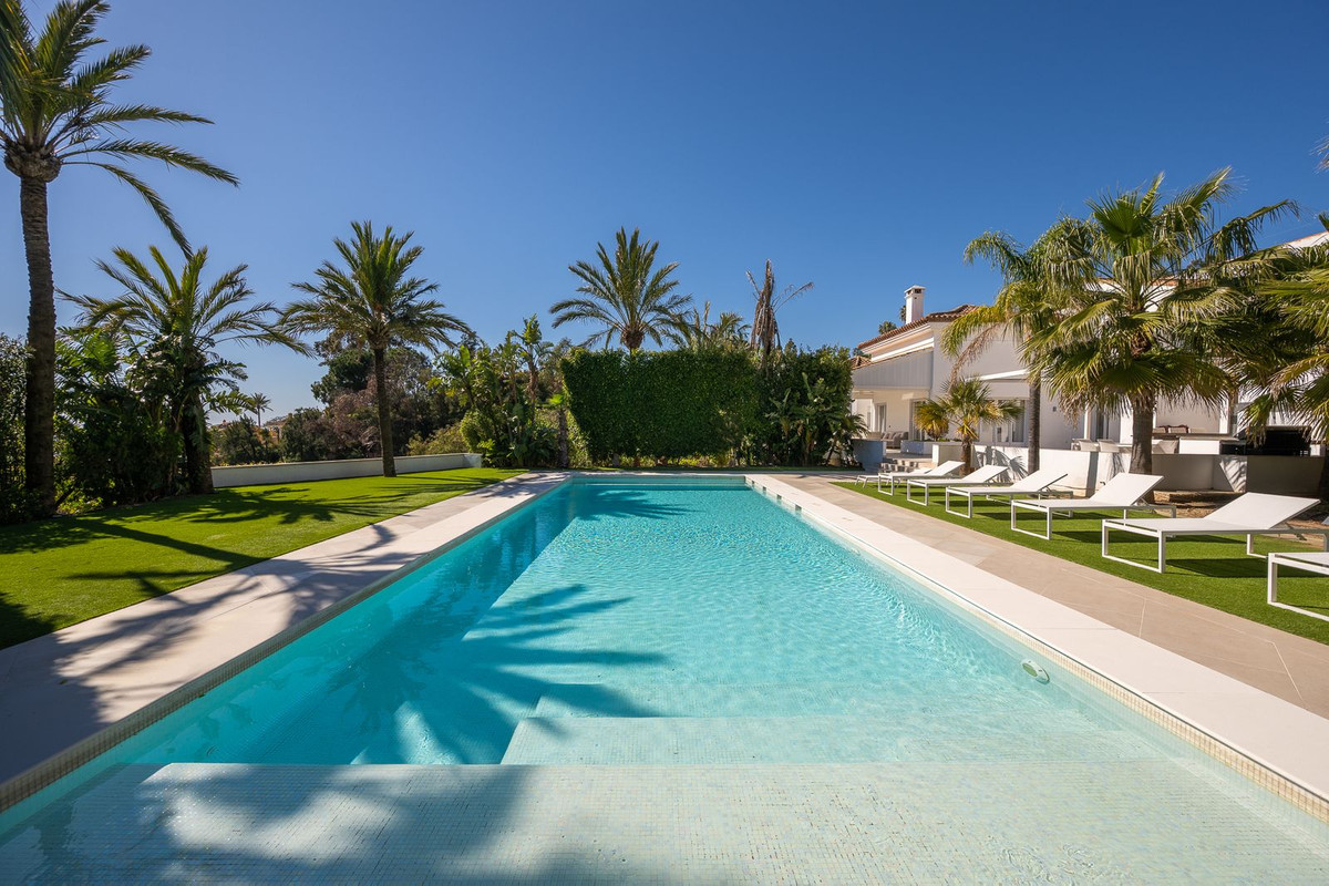 Huis te koop in Hacienda Las Chapas | 9 slaapkamers H5308135