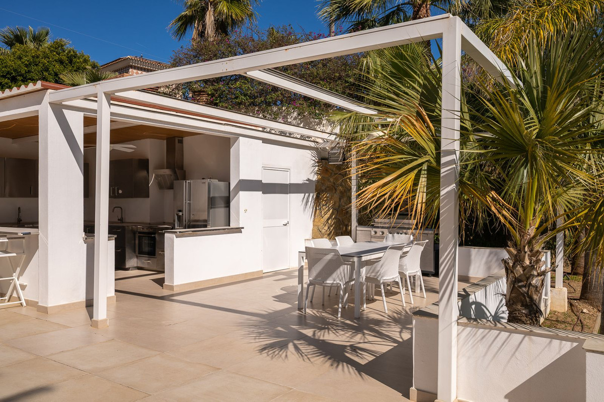 Huis te koop in Hacienda Las Chapas | 9 slaapkamers H5308135