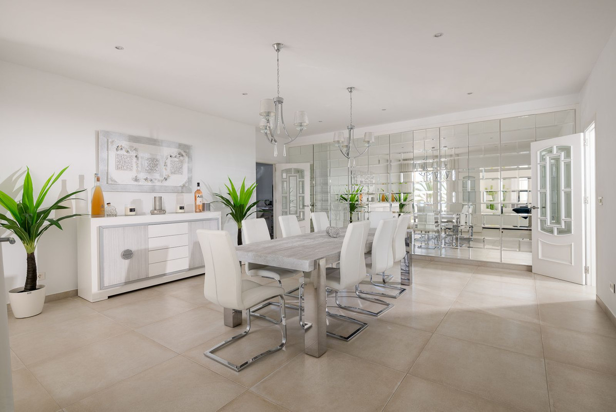 Huis te koop in Hacienda Las Chapas | 9 slaapkamers H5308135