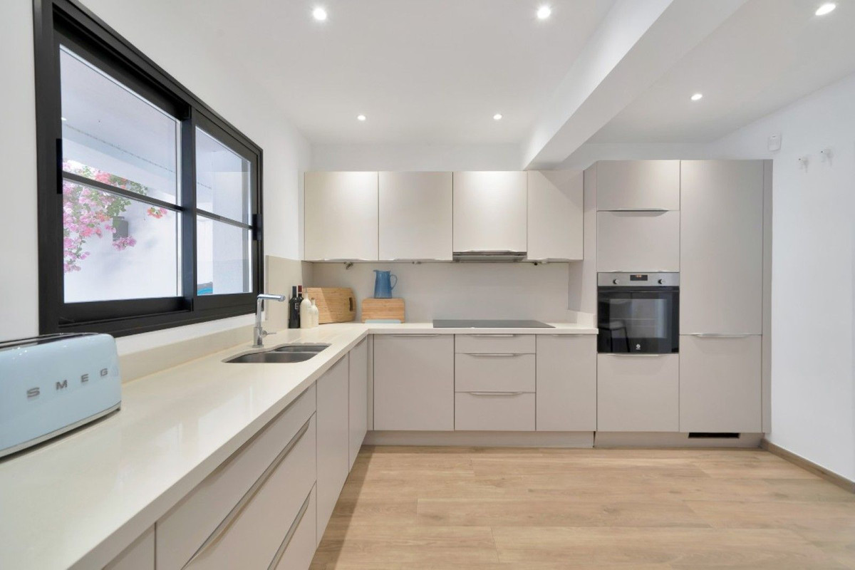 Huis te koop in Hacienda Las Chapas | 6 slaapkamers H5386768